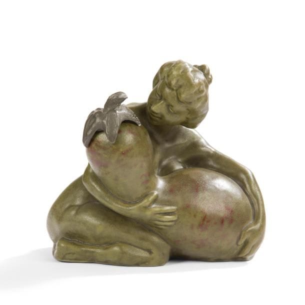 FRANÇOIS-RUPERT CARABIN (1862-1932)

Femme à la coloquinte, le modèle conçu vers [1895]
Rare encrier symboliste complet de son bouchon d’origine.
Épreuve en grès fin richement émaillé vert olive aux nuances aubergine.
Bouchon, en fonte d’art d’étain, figurant le calice floral.
Vers 1895 / 1900.
Petites rayures sur le bouchon en étain.
Signé du cachet-monogramme F. R. C. et porte le numéro 43 au revers à l’intérieur.
13,8 x 15 x 11 cm

Bibliographie :
- L’œuvre de Rupert Carabin 1862-1932 – Catalogue de l’exposition éponyme organisée à la Galerie du Luxembourg en 1974, introduction d’Yvonne Brunhammer, éditions de la Galerie du Luxembourg 1974. Modèle identique (sans bouchon) reproduit page 230 et référencé sous le numéro 189 du catalogue.
- The Paris Salons 1895-1914- Volume IV : Céramics & Glass - Alastair Duncan, Antique Collectors’ Club, 1998. Modèle identique (sans bouchon) reproduit page 77.

