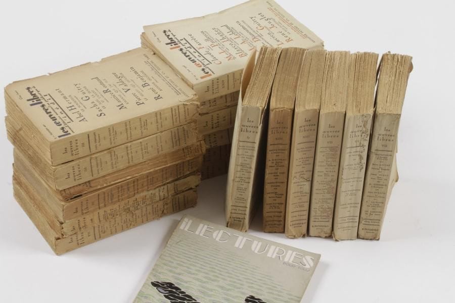 [Sacha GUITRY] Textes publiés dans des revues ou des journaux ; articles et études le concernant
   Schéhérazade (1909) Volumes de la série Les Œuvres libres (Arthème Fayard) Sacha Guitry, (éd de la revue Le Capitole, 1926) Les Cahiers d’aujourd’hui (1922) La Petite Illustration (1926) Lectures pour tous (1929) Revue des deux mondes (1931-1967) Les Livres à la ville (1932) La Revue Belge (1933-1934) Les Nouvelles littéraires (1937) Cahiers du Cinéma (1958, 1965) Cinématographe (1983) Etc
