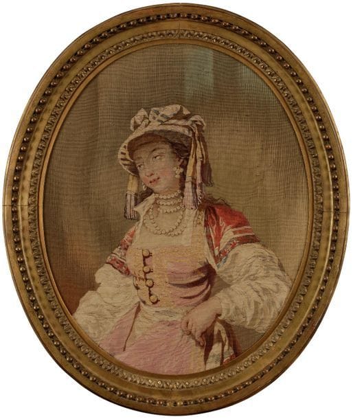 Deux panneaux de tapisserie ovales de la manufacture de Beauvais représentant une diseuse de bonne aventure et un homme coiffé à la russe.
Manufacture royale de Beauvais d’après Jean-Baptiste Leprince (1734-1781).
Époque Louis XVI.
Dans des cadres ovales en bois doré
H : 83 cm et 77 cm, L : 69 cm et 64 cm
Références bibliographiques :
J. Badin, La manufacture de tapisseries de Beauvais depuis ses origines jusqu’à nos jours, Paris, 1909.
Le musée des tapisseries d’Aix-en-Provence, guide du musée, Aix-en-Provence, 2008.
Ces deux panneaux ont été tissés d’après les cartons de Jean-Baptiste Leprince qu’il réalisa pour la Manufacture royale de Beauvais. On retrouve la figure féminine représentant une bohémienne au centre de la tapisserie intitulée « La diseuse de bonne aventure et la figure masculine également au centre du « Le banquet en plein air ». Ces deux tapisseries appartiennent à la tenture des Jeux russiens dont Leprince donna les sujets à son retour d’un voyage en Russie où il séjourna de 1758 à 1753. Il rapportera en France une quantité de dessins sur le thème « russien » qui lui servirent sa vie durant de source d’inspiration et lui valurent une large part de sa notoriété.
On apprend d’autre part dans l’ouvrage de Jules Badin que la manufacture réalisa des portraits « séparés », notamment celui d’André-Charlemagne Charron directeur de la manufacture entre 1753 et 1780 (J. Badin, La manufacture de tapisserie de Beauvais depuis ses origines jusqu’à nos jours, Paris, 1909, p. 62).