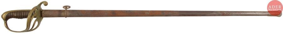 Cinq sabres
Deux sabres 1882 d’infanterie (un S.F.), deux modèles 1855 (un S.F.) et une épée de sous-officier d’époque Monarchie de Juillet. 
Dans l’état (Oxydations et manques). 