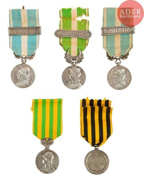 FRANCE
Cinq médailles : - Médaille du Dahomey. Argent. Ruban au modèle postérieur. - Médaille du Maroc. Argent. Ruban à agrafe « MAROC ». - Médaille de Chine (1901). Argent. Ruban postérieur. (Manque au trophée surmontant la médaille) - Deux médailles coloniales. Argent. Rubans à agrafes « SAHARA » pour une et « TUNISIE » pour l’autre. 
Poids brut total : 98 g 
T.B