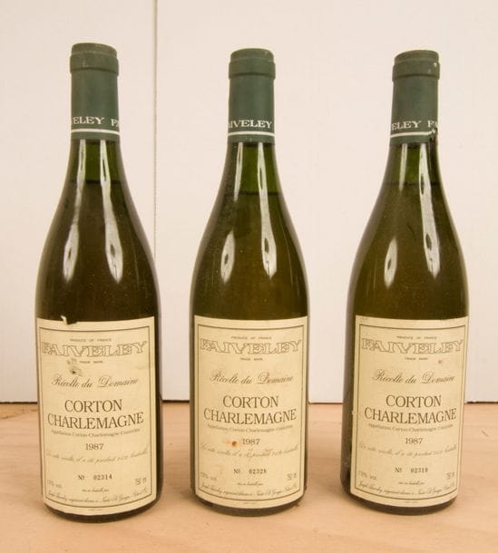 3 B CORTON CHARLEMAGNE (Grand Cru) n° 2314; 2319 et 2328; 1 à 2,5; 1 à 2,8 et 1 à 3 cm; 2 e.l.a.; 1 e.a; 1 c.a. bas de jupe, Faiveley, 1987