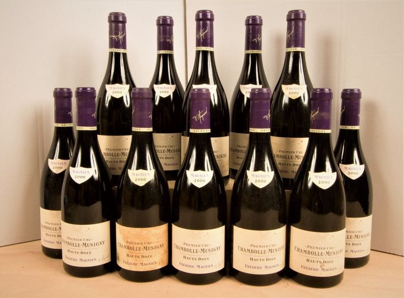 12 B CHAMBOLLE-MUSIGNY HAUTS DOIX (1er Cru) (Caisse Bois sale) quelques e.t.h. et clm., Frédéric Magnien, 2000