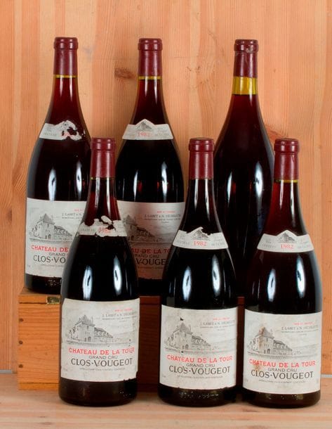 6 Mag CLOS-VOUGEOT (Grand Cru) 5 e.t.h. légères à e.l.a; 1 s.e; 3 clm.a; 1 s.c.m. Château de la Tour, 1982 