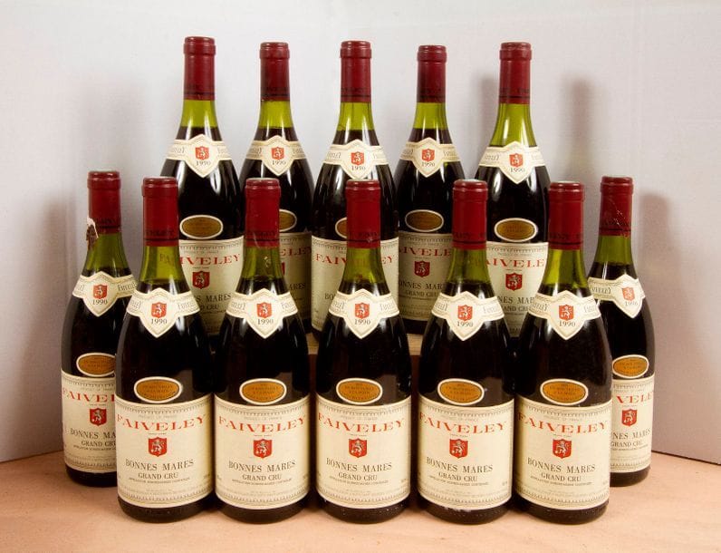 12 B BONNES-MARES (Grand Cru) (Caisse Bois sale) 3 à 3; 2 à 3,5 et 1 à 4 cm, Faiveley, 1990