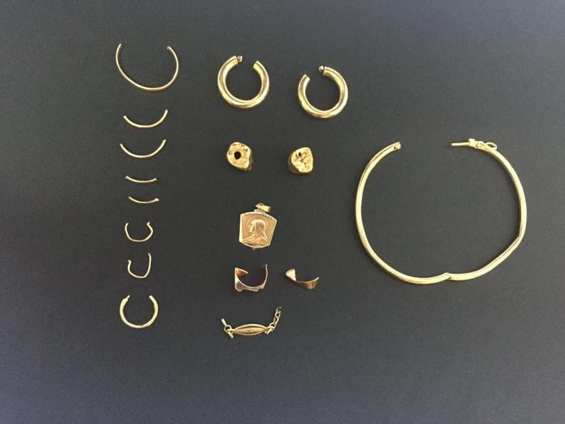 Lot de bijoux et bris en or. Poids brut : 19 g

Frais acheteur : 8% HT
