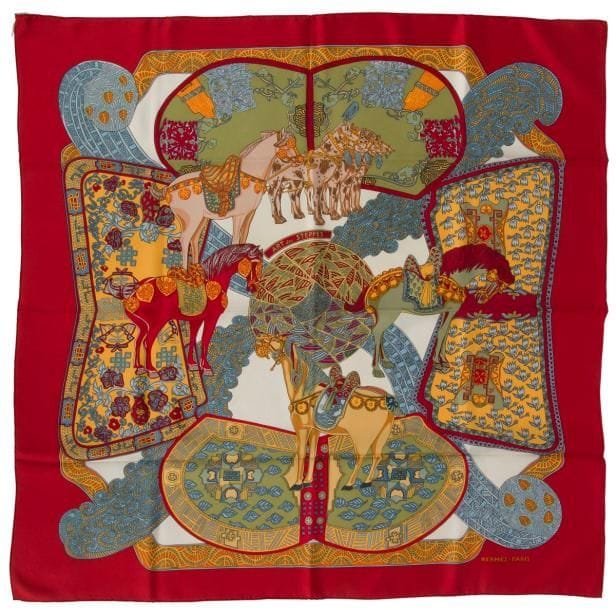Carré HERMÈS, Art des steppes , fond blanc et rouge, signé. (Bon état)