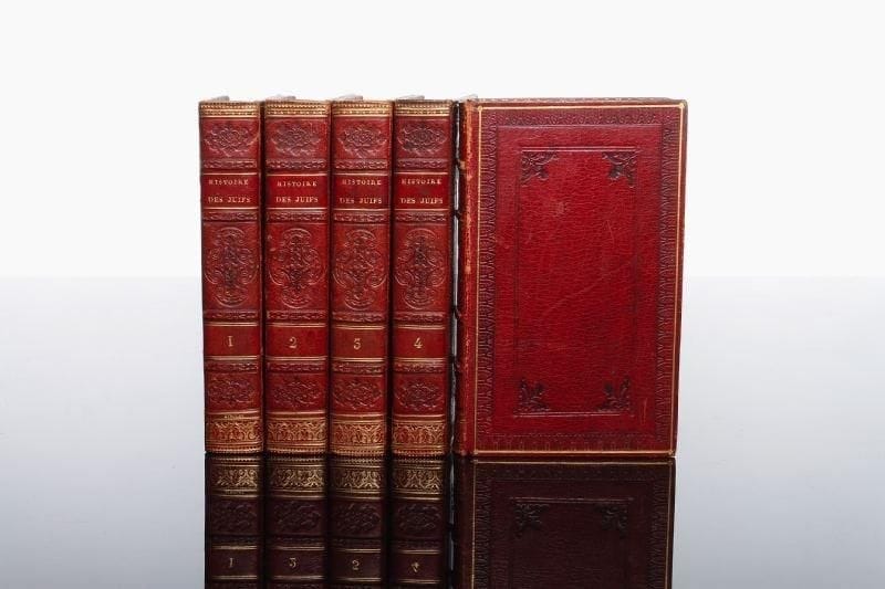 FLAVIUS JOSEPHE
Histoire des Juifs etc ... traduite par Monsieur Arnauld d'Andilly. Nouvelle édition enrichie d'un grand nombre de figures en taille douce & augmentée de plusieurs nouvelles planches. Bruxelles, Fricx, 1701-1703, cinq tomes reliés en cinq volumes plein maroquin rouge cerise, filet doré d'encadrement et dentelle à froid autour des plats, fleurons à froid aux angles, dos à quatre nerfs orné de filets et fleurons dorés en tête et en queue et de fleurons à froid au centre et dans les entrenerfs, dentelle dorée d'encadrement aux contreplats, tranches dorées (Bibolet). Très bel exemplaire, dans une superbe et très fraîche reliure d'un maître du début du XIXème siècle (dos très légèrement insolés), de cette édition recherchée à la fois pour la qualité de la traduction et pour son illustration, plusieurs centaines de gravures à tiers de page. Elle comprend l'Histoire des Juifs (tomes I, II et III), la Guerre des Juifs contre les Romains (tome IV et partie du tome V), la réponse à Appion, le Martyre des Macchabées et l'Ambassade de Philon vers l'empereur Caïus [Caligula] (tome 5).