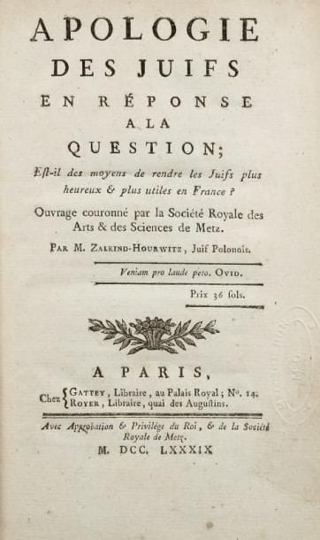HOURWITZ Zalkind, juif polonois
Apologie des Juifs, en réponse à la question: « Est-il des moyens de rendre les Juifs plus heureux et plus utiles en France ? » Ouvrage couronné par la Société Royale des Arts et Sciences de Metz. Paris, Gattey et Royer, 1789, 90 p.c., titre compris, et 2 ff. n.c. (privilège et errata) en un vol. in 8° rel. ép. pleine basane mouchetée, dos lisse orné de filets et fleurons dorés, tranches jaunes (restaurations aux charnières et au bord des plats). Edition originale du travail de Zalkind Hourwitz, seul juif couronné en même temps que l'Abbé Grégoire et l'avocat Thiery (voir les num. 200 et 375 de ce catalogue) par l'Académie Royale de Metz, qui n'avait retenu que trois mémoires sur les dix reçus, Roederer étant le rapporteur. Précieux exemplaire portant au premier contreplat l'ex libris gravé du château de Valençay (Talleyrand): provenance d'autant plus intéressante sur ce texte que c'est précisément Talleyrand, devenu président de l'Assemblée Nationale, qui devait quelques mois plus tard répondre au nom de celle-ci à la requête en faveur des Juifs de Paris rédigée par Godard et présentée par la Commune de Paris à l'Assemblée. Les deux livres de Hourwitz (par ailleurs garde de la Bibliothèque Royale et auteur d'un des premiers traités français de sténographie) et de Thiéry sont beaucoup plus difficiles à trouver que celui de l'Abbé Grégoire.