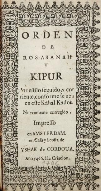 [PRIÈRES] - Orden de Ros-Asanah y Kipur, por estilo seguido y corriente, conforme se uza en este Kahal Kados. Amsterdam, Yshak de Cordoba, 1706, 1 f. de titre et 456 pp. en un vol. in 8°, rel. ép. plein galuchat noir, dos muet à nerfs, fermoirs de métal d'origine, tranches ciselées, titre dans un encadrement typographique (petit accroc à la coiffe sup., sinon bon exemplaire).