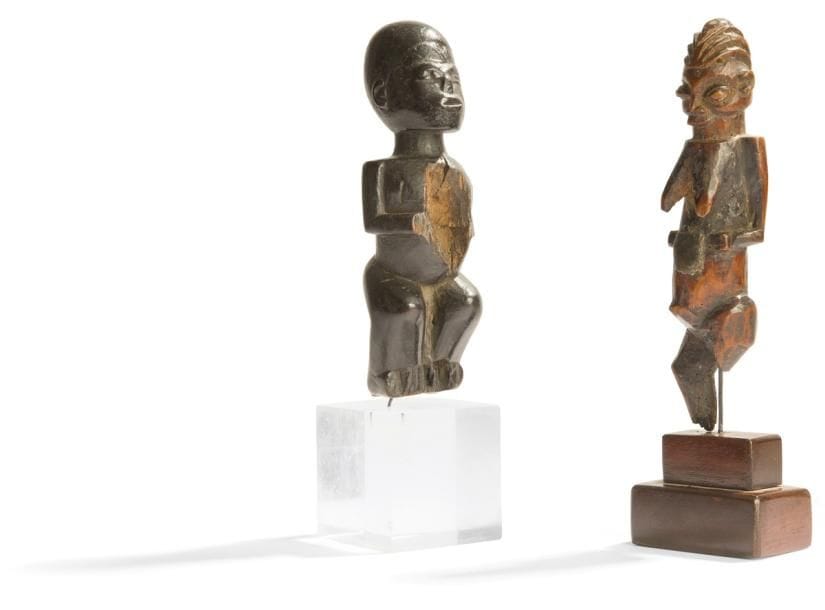 Un lot de deux anciennes statuettes « fétiches ». 
Mbala ou Suku et Sundi, Bakongo, R. D. du Congo
Bois, résine, très belles patines d’usages, accidents, fente d’ancienneté et manques.
H. : 16 cm - H. : 17,5 cm.

Provenance :
Collection d’un chasseur-cueilleur magdalénien ou La collection d’un chineur du Lot.