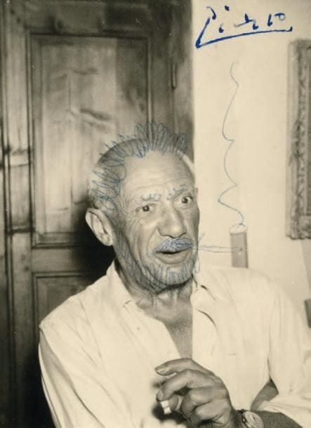 Photo JACKY Picasso à Céret, 1954 Tirage au gélatino-bromure d'argent d'époque. Portrait redessiné par Picasso.Traces d'enfoncement de stylo bille et traces d'encre. Signé par Picasso sur l'image. Au dos : cachet humide de l'auteur, indication manuscrite : « Brune ». 12 x 9 cm. Bibliographie : « Pierre Brune (1887- 1956), des berges de la Seine aux collines de Céret » de Catherine Deloncle Saint Ramon, p 32.