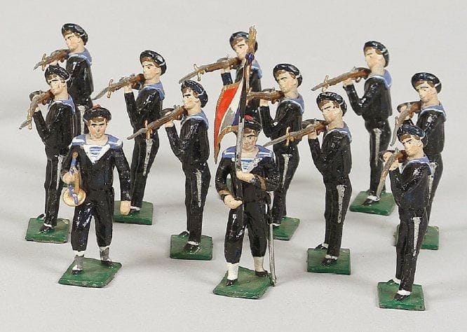 CBG Marin français
En tenue bleue, au feu. Un porte drapeau, un trompette, dix fantassins au feu. (12 pièces).