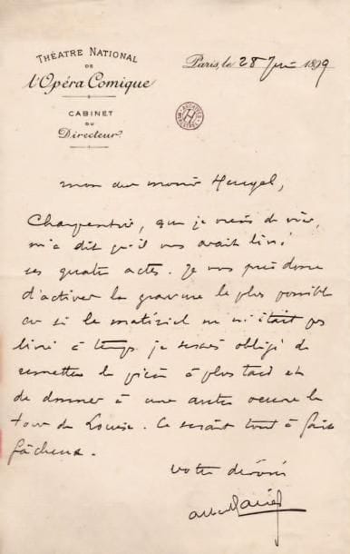 Albert CARRÉ (1852-1938)
29 L.A.S., 1895-1911, à Henri Heugel ; 36 pages in-8 ou in-12, la plupart à en-tête Théâtre National de l'Opéra-Comique. Intéressante correspondance du directeur de l'Opéra-Comique, notamment sur la création de Louise de Gustave Charpentier. Juin 1899. Ayant appris que Charpentier avait remis à Heugel les 4 actes de Louise, il le presse d'en activer la gravure, car si le matériel n'était pas prêt, il serait obligé de « donner à une autre oeuvre le tour de Louise ». Il évoque « l'abandon du droit de propriété que j'ai sur la mise en scène, les maquettes de décors, costumes des pièces que je monte »... 30 septembre. Il ne peut annoncer à Charpentier que son tour sera pris, car « il en profiterait aussitôt pour croiser les bras, et ne plus rien nous envoyer » ; mieux vaut continuer à le presser pour obtenir la musique... 17 octobre. Il s'inquiète d'être sans nouvelle de Charpentier pour l'orchestration des deux derniers actes, et craint qu'il ne le laisse en plan... 13 novembre : « Je ne vous parle pas de Charpentier parce que je ne veux pas me mettre en colère ». [Louise sera créée le 2 février 1900.] 16 décembre 1904, au sujet d'un projet de représentations à Cologne de Louise et Manon : il est réticent « en ma qualité d'alsacien, par la répugnance que m'inspire tout accord avec des allemands », mais surtout parce qu'il craint de ne pas pouvoir bien représenter l'Opéra-Comique sans son orchestre, ses choeurs, ses décors... 23 octobre 1907, longue lettre sur un projet de représentation de Mignon à la Gaité, afin de « répandre le goût de la bonne musique parmi toute une population qui jusqu'ici ne pouvait connaître que la musique de café-concert et de créer ainsi, pour l'avenir, tout un public nouveau »... Il rend hommage à Pasdeloup qui a fondé les Concerts Populaires : « Je veux rendre à Ambroise Thomas, à Gounod, à Delibes, à Bizet, à nos musiciens dramatiques, le même service ne les faisant connaître à une foule qui les ignore ». Il prie Heugel de ne pas lui « mett