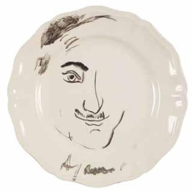 AGAM (né en 1928)
Visage d'homme, 1976 Peinture sur assiette en faïence. Signée en bas à gauche. Au dos, notée «Portrait effectué par Mr Agam lors du dîner culturel de la faim du CNAC. Mercredi 2 juin 1976 à 20 h 30. Dîner organisé par Daniel Spoerri». Diamètre: 26 cm On joint une reproduction de photo où l'on voit Agam avec l'assiette.