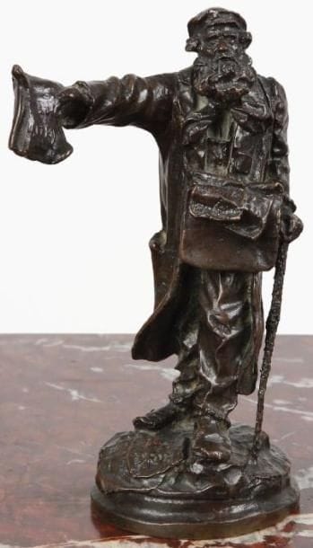 B. G. C. STRAUCH?
Le vendeur de journaux, 1915 Bronze. Signé en yiddish et daté sur la terrasse. Annoté en yiddish. Hauteur: 20,5 cm.