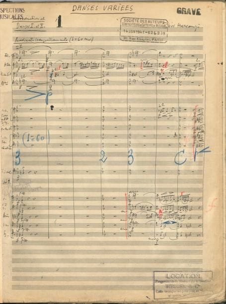 Tibor HARSANYI (1898-1954) Manuscrit musical autographe signé, Danses variées, 1945 ; 104 pages in-fol, relié demi-toile noire
   Importante œuvre pour orchestre
   L’œuvre est datée en fin : « Paris, Mars-Mai 1945 » Ces danses s’enchaînent selon quatre parties : Introduction et Danses I et II (p 1-22) ; Danses III, IV et V (p 23-64) ; Intermezzo et danse VI (p 65-98) ; et Nocturne (p 99-104) L’orchestre requiert flûtes, hautbois, clarinettes, bassons, cors, trompettes, trombones, tubas, harpe, timbales et percussions, et cordes Un minutage porté au crayon en fin indique 42’ 10’’
   Le manuscrit, noté à l’encre noire sur papier à 30 lignes, présente quelques ratures et corrections ; exemplaire de location, il a servi de conducteur et porte de nombreuses annotations aux crayons bleu, rouge et vert, ainsi que des traces d’usage ; il a servi pour la gravure de la partition chez Heugel en 1950 et porte les cachets d’enregistrement à la SACEM en date du 14 janvier 1948
