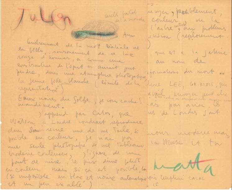 Roberto MATTA (1911-2002) LAS avec dessin, au galeriste Julien Lévy ; 2 pages in-4 au crayon noir avec rehauts de rouge et vert (quelques petites fentes sur les bords)
   Belle et rare lettre illustrée du peintre surréaliste chilien
   En haut de la première page, Matta a calligraphié en grosses lettres « Julien » aux crayons gras noir et rouge, et dessiné une forme verte, entourée de traits de crayons, légendée : « Cercles fatal de la mouche »
   « Aux tenebrement de la mort théâtrale de la ville, ronronement de ce lac rouge d’homar, ou comme une construction de l’esprit on aurait put perdre, dans une atmosphère photographique, la jeune fille blanche (limite de la représentation de ce couleur) Eaux noires du Golfe, je vous cache ! maudiment »… Il a appris par Calas que Watson à Londres veut reproduire une de ses toiles en couleur : « je n’ai pas une seule photographie de mes tableaux, broderie couteuses, j’ignore de mon point de mire le prix d’une photo en couleur mais si ça est possible, bon » Il faudrait envoyer si possible le négatif en couleur « de la toile avec l’arbre centrale, aux problèmes multiple de la vision (reploiement dans son être astral) Toile 15 Figure, qui est à la galerie et qui répond au nom de Mémorables transformations du mort » Il lui conseille de téléphoner à Lee qui ferait un bon travail, et d’envoyer le négatif par avion, car ils sont pressés à Londres Il termine sa lettre : « Un amour moderne mais rare pour la Muse et toi » Il signe « Matta » en vert et rouge
   Hommage à Julien Lévy (Tajan 5-7 octobre 2004, n° 683)
