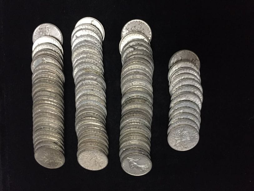 92 pièces de 5 Francs en argent. (835 ‰) 
Années 1960. 
Poids: 1107 g

Frais acheteur : 8% HT