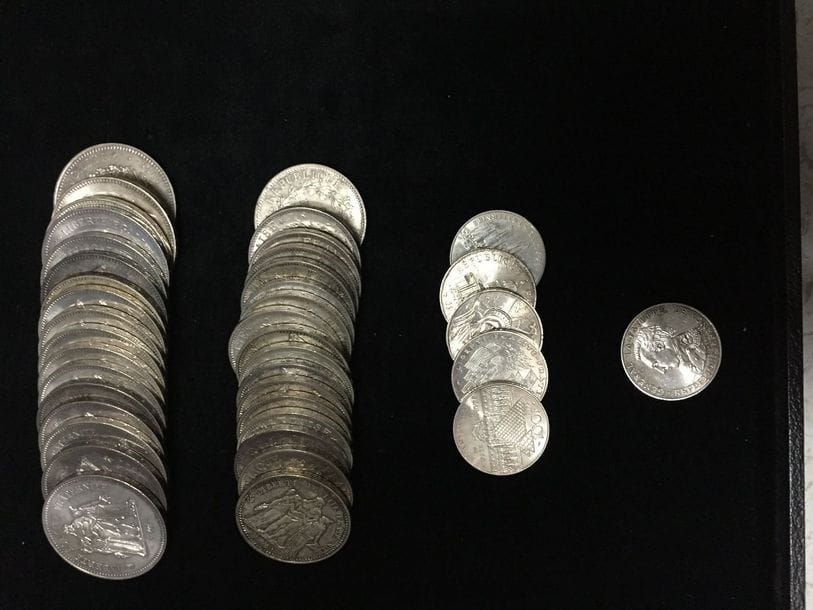 40 pièces en argent (900 ‰).
- 17 pièces de 10 Francs. Années 1960. Poids: 425 g
- 17 pièces de 50 Francs. Années 1970. Poids: 509 g
- 6 pièces de 100 Francs. Années 1980/1990. Poids: 90 g

Frais acheteur : 8% HT