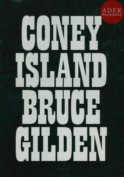 GILDEN, BRUCE (1946)
Coney Island 1969-1986.
London Trebruk, Inc., in association with Magnum Éditions, 2002.
In-4 (33 x 25 cm). Édition originale, signée par Bruce Gilden. 108 pp. 54 photographies reproduites en noir et blanc. Couverture rigide de l’éditeur avec titre en blanc.