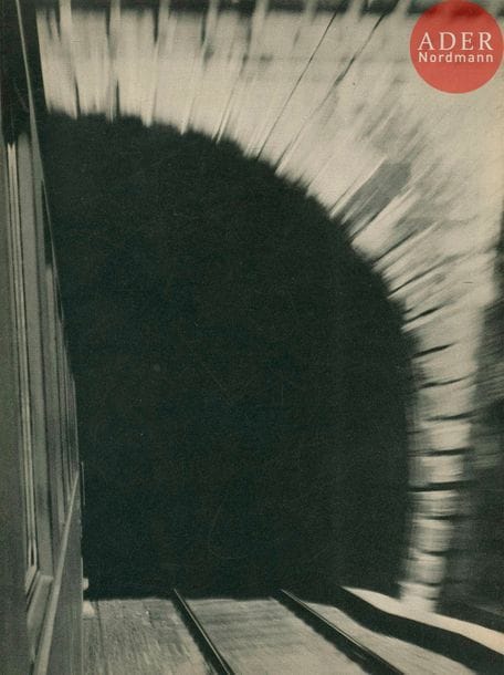 GROEBLI, RENÉ (1927)
Magie der Schiene.
Kubus-Verlag, Zürich, 1949.
In-8 (24 x 18,5 cm). Édition originale, tirée à 700 ex. Couverture souple illustrée.
Ref. Hasselblad, pp. 152-153 ; Parr & Badger, I, p. 204.