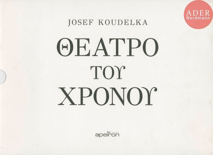 KOUDELKA, JOSEF (1938)
8 volumes dont 3 signés.
Josef Koudelka. Photo Poche n°15. 
Centre national de la photographie, Paris, 1988. 
In-12 (19 x 12,5 cm). Seconde édition brochée. n.p. Couverture souple illustrée. 
Josef Koudelka. 
Torst, Prague, 2002. 
In-12 (18 x 16 cm). Édition originale brochée, signée et dédicacée par Josef Koudelka. 185 pp. Couverture souple illustrée. 
Teatro del tempo. 
Apeiron Photo, 2003. 
In-4 oblong (21 x 29,5 cm). Édition originale, signée et dédicacée par Josef Koudelka. Texte de Erri De Luca. n. p. Leporello et couverture rigide dans son emboîtage d’éditeur signé. 
Camargue. 
Actes Sud / Conservatoire du littoral, 2006. 
In-4 oblong (23 x 30 cm). Édition originale. n.p. Leporello sous couverture souple titrée. 
Invasion Prague 68. 
Tana éditions, 2008. 
In-folio (32 x 25 cm). Édition originale brochée. 295 pp. 
Piemonte.
Xavier Barral, Paris, 2009. 
In-4 (33 x 20 cm). Édition originale. n. p. Couverture rigide titrée en relief. 
Roma. 
Steidl, 2011. 
In-folio (32,5 x 25 cm). Édition originale. 109 photographies reproduites en noir et blanc. Couverture rigide sous jaquette illustrée. 
Sledi / Vestiges. 1991-2012. 
Galerja Jakopic, Ljubljana, 2014. 
In-8 (10 x 25 cm). Édition originale, signée et dédicacée par Josef Koudeka. Leporello sous couverture rigide dans son étui d’éditeur. 