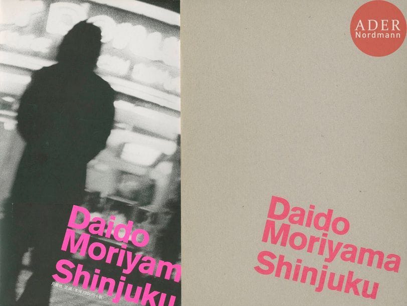MORIYAMA, DAIDO (1938) 
Shinjuku.
Getsuyosha, ?Tokyo, ?2002.
In-4 (25 x 18 cm). Édition originale brochée (seconde impression), signée et limitée à 300 exemplaires numérotés. n.p. Couverture souple sous jaquette illustrée et bandeau (obi) d’origine, sous emboîtage d’éditeur ?titré et ?numéroté. 
On joint 2 posters de Daido Moriyama titrés Shinjuku et édité?s? par Getsuyosha.