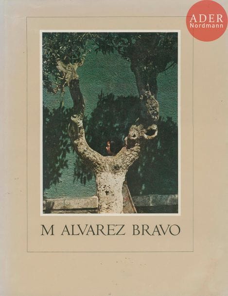 ALVAREZ BRAVO, MANUEL (1902-2002)
3 volumes signés.
Revelaciones. 
Museum of Photographic Arts - University of New Mexico Press, San Diego, 1992. 
In-4 (28 x 21,5 cm). Seconde édition brochée, limitée à 3500 ex. et signée. 134 pp. Cat. expo. Couverture souple illustrée. 
M. Alvarez Bravo.
Corcoran Gallery of Art, Washington, 1978.
Texte de Alex Castro.
In-4. Édition originale signée. Couverture rigide sous jaquette illustrée.
Manuel Alvarez Bravo.
Ministerio de Cultura, Mexico, 1985.
In-4. Édition originale signée. Couverture rigide illustrée, 167 pp.