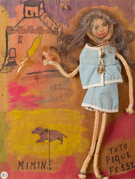 Geneviève CARBONETTO (XXe siècle)
Toto pique fesse
Peinture et collage de poupée sur panneau.
47 x 36 cm