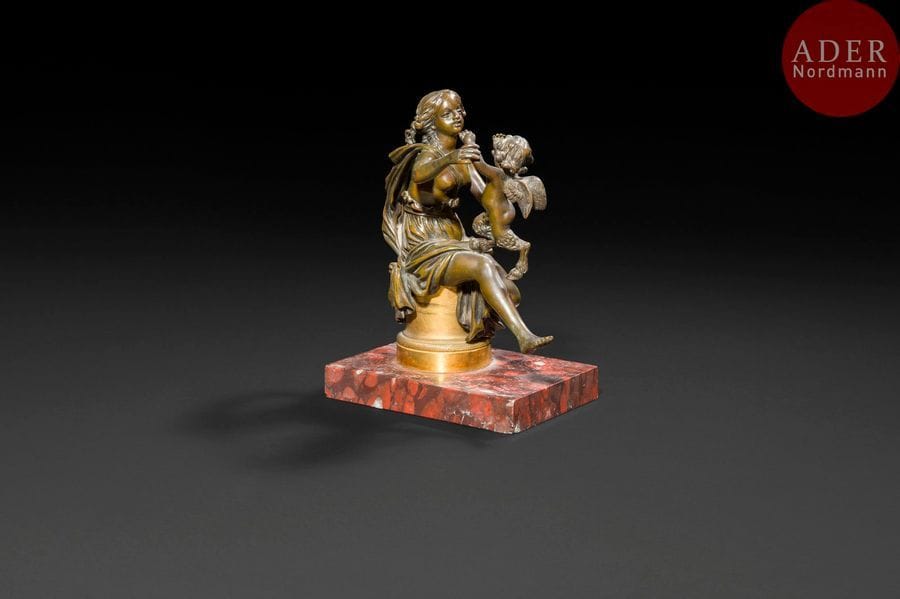 École FRANÇAISE du XIXe siècle
Femme jouant avec un angelot
Bronze à patine brune
H : 18 cm
