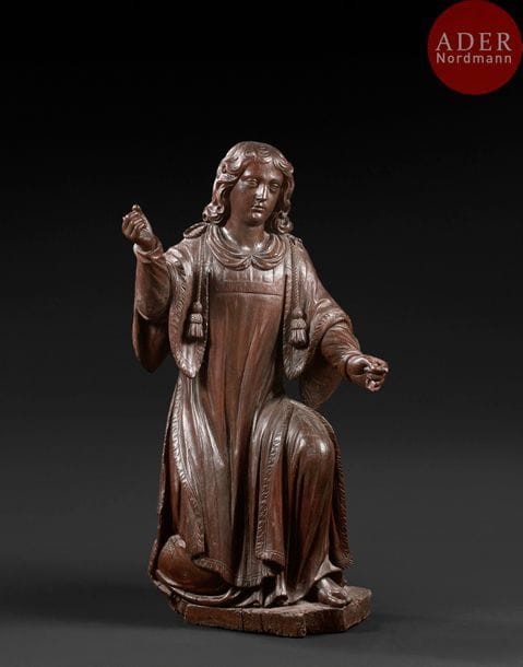 France, XVIIIe siècle
Ange adorateur
Sculpture en ronde-bosse en chêne teinté
H : 108 cm
Accidents, vermoulures et manques