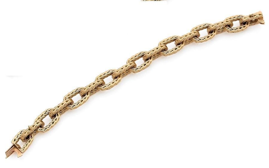 HERMÈS
Bracelet en or 18K (750), maillons marine tressés. Signé. Longueur : 21 cm environ.
Poids brut : 104,5 g