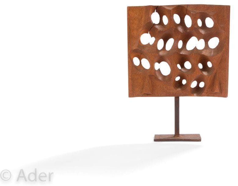 Tomonori TOYOFUKU [japonais] (né en 1925)
Composition, 1964
Bois sculpté.
Signé et daté à l’arrière.
(Fentes).
19 x 21 cm

Un certificat de Madame Natsuko Toyofuku, fille de l’artiste, sera remis à l’acquéreur.