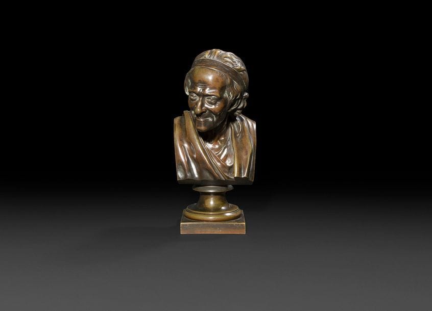 École française du XIXe siècle d’après Jean-Antoine Houdon (1741-1828)
Voltaire
Buste petite nature en bronze à patine brune
Porte une signature «?Houdon?» et la date «?1778?» sur l’épaule gauche
H?: 32?cm
Usures à la patine 