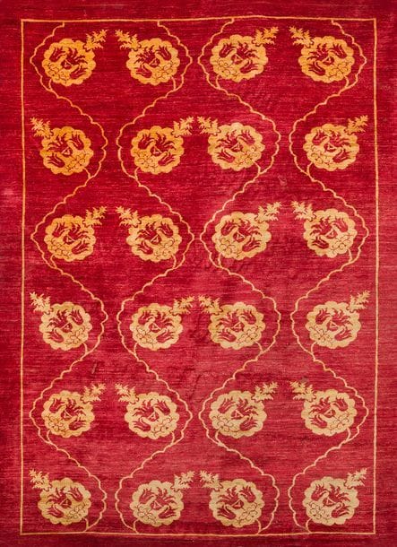 MODKAR
Tapis à fond rouge à décor de grandes fleurs jaunes.
290 x 210?cm 