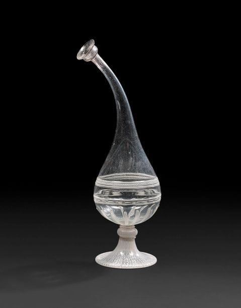 Kuttrolf en verre à décor de fili et retortoli, reposant sur un piédouche.
Venise ou Façon de Venise (Nord de l’Europe), deuxième moitié du XVIe siècle.
H : 32 cm

Provenance :
Collection Bagnasco,
Sa vente Christie’s Londres, An important Collection of Venetian and Façon de Venise Glass, 28 mars 2000, lot 187.

Comparatif :
B. Klesse & H. Mayr, European Glass from 1500-1800 : The Ernesto Wolf Collection. Vienne 1987, n°14.
S. Lhermite-King, Verres de la Renaissance. Origines et influences. Paris 2013, p. 58.