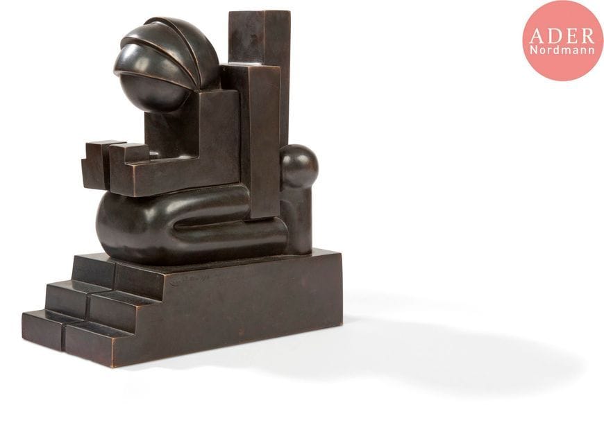 Franco ADAMI (né en 1933)
L’Aurige
Épreuve en bronze à patine anthracite.
Signé sur la droite.
Porte le cachet de fondeur.
Tirage à 8 exemplaires.
29 x 25 x 14,5 cm

Bibliographie : 
José Artur, Franco Adami - Sculptures, Paris, Éditions Le Léopard d’Or, 1995, p. 54-55.