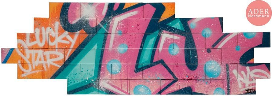NASTY (né en 1974)
Lucky Star, 2013
Bombe aérosol sur carreau de métro.
Signée en bas à droite.
Signée et datée au dos.
44 x 127 cm

Un certificat de l’artiste sera remis à l’acquéreur.