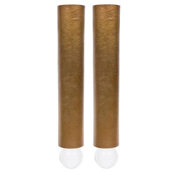 HERVÉ VAN DER STRAETEN (NÉ EN 1965) 
Tube, le modèle créé en [2000]
Paire d’appliques en demi-cylindre ; les patères également demi-cylindriques. Épreuves en laiton martelé et patiné or vieilli. Chaque applique reçoit une importante sphère suspendue en cristal. Chaque applique marquée du monogramme au dos. H. 53,5 cm 

Provenance :
- Princesse Constance de Polignac.
- Par descendance directe.
