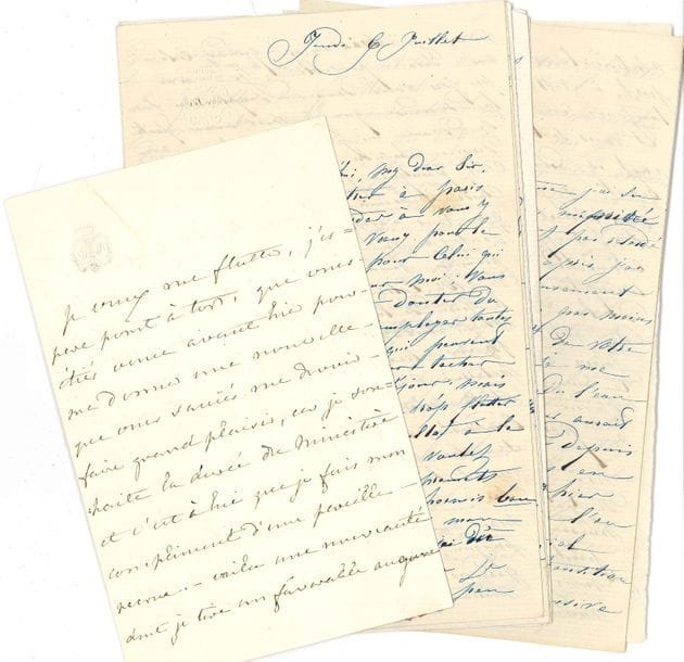 Louise d’Osmond, comtesse de BOIGNE (1781-1866) mémorialiste. L.A.S. et 5 lettres dictées, la plupart s.d. ; 3 pages in-8 à son chiffre couronné, adresse, et 22 pages in-8, la plupart à son chiffre.
   Dimanche [17 décembre 1843], à Sylvain Dumon (nouveau ministre des Travaux publics) : « depuis tantôt trente ans j’entends crier à tous les ministères à la fin de toutes les sessions, “il faudra nous fortifier ou nous épurer avant la prochaine session” : et puis n’y plus penser. Cette fois on a fait l’un et l’autre en votre personne : cette pauvre personne en sera-t-elle plus heureuse ? Hélas je ne suis pas assez spartiate pour désirer à mes amis le fardeau et les ennuis du portefeuille ! »… – Les lettres dictées semblent s’adresser à un Anglais. Mme de Boigne parle du dernier chapitre de son « barbouillage », où est peint « une classe d’hommes qui n’existe plus, que vous n’avez jamais connue » … Elle évoque les affaires politiques anglaises, Paul Demidoff, la princesse Obolensky, le baron de Budberg, les Duchâtel, Rouher et Drouyn de Lhuys, parle des effets d’une grève de cochers de fiacres à Paris, exprime des condoléances et des vœux, etc.
   On joint une l.a.s. de la duchesse de Galliera sur les derniers moments de la comtesse (11 mai 1866).
