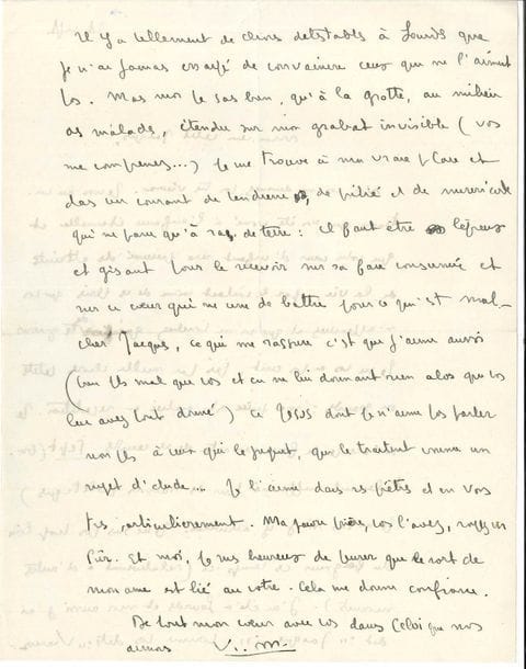 François MAURIAC (1885-1970). L.A.S. « F.M. », 28 septembre [1937 ?], à « mon cher petit Jacques » [le Père Jacques Laval] ; 2 pages petit in-4.
   « Non, vous ne devenez pas trop vieux. Je crois au contraire que vous êtes voué à l’enfance éternelle et que votre cœur d’enfant sera préservé des atteintes de la vie […] Ma pièce [Asmodée] est entrée en répétition. Je m’occupe de faire renaître de ses cendres Sept (brutalement supprimé pour des raisons politiques). Je ne sais si j’y arriverai. Je ne suis pas trop loin du Seigneur ces temps-ci (relativement à d’autres moments). J’ai été à Lourdes […] Il y a tellement de choses détestables à Lourdes que je n’ai jamais essayé de convaincre ceux qui ne l’aiment pas. Mais moi je sais bien qu’à la grotte, au milieu des malades, étendu sur mon grabat invisible (vous me comprenez…) je me trouve à ma vraie place et dans un courant de tendresse et de pitié et de miséricorde qui ne passe qu’à ras de terre : il faut être lépreux et gisant pour le recevoir sur sa face consumée et sur ce cœur qui ne cesse de battre pour ce qui est mal […] Je suis heureux de penser que le sort de mon âme est lié au vôtre. Cela me donne confiance »…
