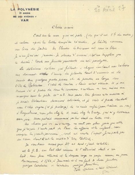 Paul VALÉRY. 2 L.A.S., [1927-1928], à une amie ; 1 page in-4 à en-tête de La Polynésie à Giens, et 2 pages petit in-4 sur papier arraché d’un cahier d’écolier (petites traces de rouille).
   La Polynésie [20 avril 1927]. « L’œil sur la mer qui est pâle, (vu qu’il est 5 h du matin) et calme après les belles tempêtes récentes. Je baille comme un lion du Jardin des Plantes. Le discours est sous ce bloc. Je n’en finirai jamais. Je pleure d’ennui. C’est un supplice que ce devoir ! Toute ma faculté pensante en est paralysée. Les délicieux voiliers qui frôlent à chaque instant nos rochers me donnent l’envie de planter tant d’ennuis et de soucis sur quelque grosse pierre et de pousser au large vers l’île de Robinson. L’idée de rentrer à Paris m’est odieuse »… Il partira pour Grasse en fin de semaine « avec l’idée vague (si je prolonge) de revenir enfin (pour traîner un peu) à Roquebrune, […] chez les Bussy qui m’y verraient avec joie. Mon portrait commencé par lui était en belle voie. Les choses que vous m’écrivez ne sont pas plus gaies que celles que je reçois d’autre part de Paris. Les affaires et les enfants – sans compter les grandes personnes – tout est contre l’esprit. Je ne parle pas du cœur dont c’est le métier d’être torturé »…
   [28 novembre 1928]. Nouvelles de sa santé : « Il y a du mieux, et même un mieux très sensible du côté douleur. Le mouvement demeure limité quoique bien plus libre ! Mais V.R. que j’ai vu hier me laisse entrevoir que je ne puis m’attendre à avoir jamais une extension et une rotation de ce membre bien développées. […] Aujourd’hui, en dehors de cette chose locale, je ne me sens pas du tout en train. Neige, peut-être, dans l’air, et les soucis… Enfin, je suis comme dans un brouillard et me sens excessivement faible. Il paraît que je sème le phosphore, mais de la mauvaise façon. […] Et les raseurs m’assiègent ! Préface par-ci ! Préface par-là ! Le cerveau nul et déphosphaté les regarde béant…et ne dit rien »... Il signe « Pierre du Roc d