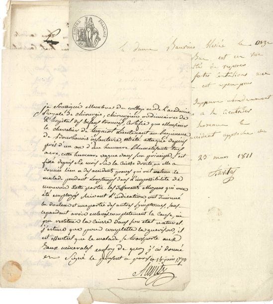 Jean-Abraham AUVITY (1754-1821) chirurgien et pédiatre, premier chirurgien du Roi de Rome. 2 P.A.S., Paris 1790-1811 ; 1 page in-4 chaque.
   15 juin 1790, certificat médical pour le chevalier de Tugniot, lieutenant au régiment de Bourbonnais infanterie, atteint d’une « humeure rhumatisante » sur la cuisse droite : « J’estime que pour completter la guerison, il est essentiel que le malade se transporte aux eaux minerales »… 23 mars 1811, sur la dame Beauvais, blessée à la poitrine et à la tête, rue du Bac, avec une fièvre bilieuse. On joint un discours autographe en latin de son fils Pierre-Jean Auvity (1779-1860), sur l’art de la médecine ; plus un Décret de la convention nationale sur les maisons « où il y a des détenus pour démence, fureur ou toute autre cause » (1792).
