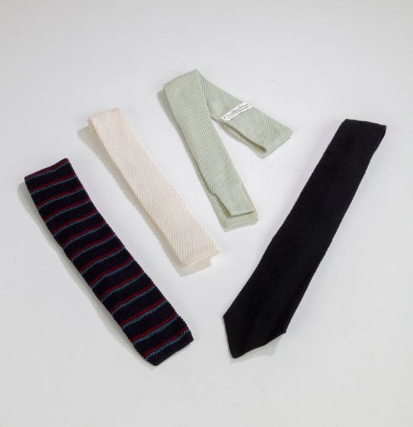 Christian DIOR. Monsieur, Paris, made in Italy, Tricots et coordonnées.

Ensemble de 4 cravates en laine ou coton tricoté.

Taches.