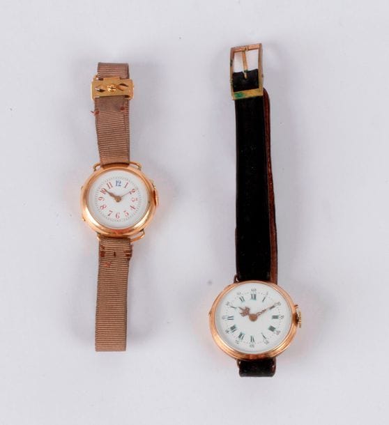 Lot de deux montres de col en or 18K (750) montées en bracelet. Poids brut: 34,4 g