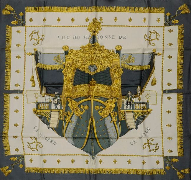 Carré HERMÈS, "Vue du carosse de la galère, la réale", fond beige, entourage gris.

(Très légères traces)