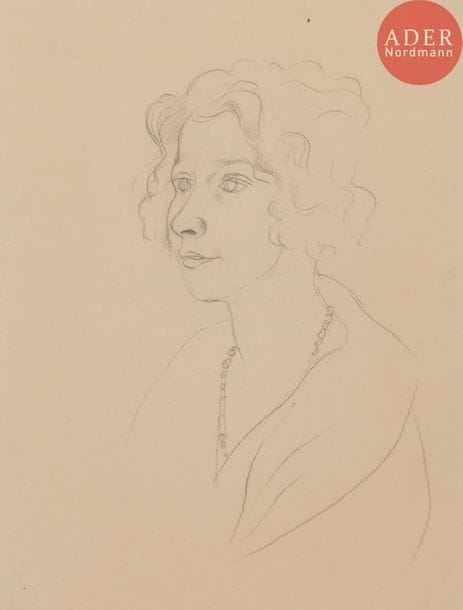 Roger de LA FRESNAYE (1885-1925)
Portrait d’Irène Lagut, 1921
Crayon noir.
21.5 x 16.5 cm

Provenances : 
- Ancienne collection Jacquelyn Miller Matisse.
- Collection particulière, Paris.

Bibliographie : 
Michel Charzat, Roger de La Fresnaye, une peinture libre comme l’air, Hazan, 2017, reproduit p. 153.

Le 14 juillet 1921, Irène Lagut, artiste-peintre qui fut en 1916 une des « fiancées » de Picasso, arrive à Saint-Nizier, dans le département de la Loire en compagnie de Georges Aurie. Pendant un mois, le couple passe ses après-midis et ses soirées chez Roger de La Fresnaye, installé dans son domaine familial de Beauvernay pour l’été. Le peintre exécutera plusieurs portraits de la jeune femme dont celui-ci.