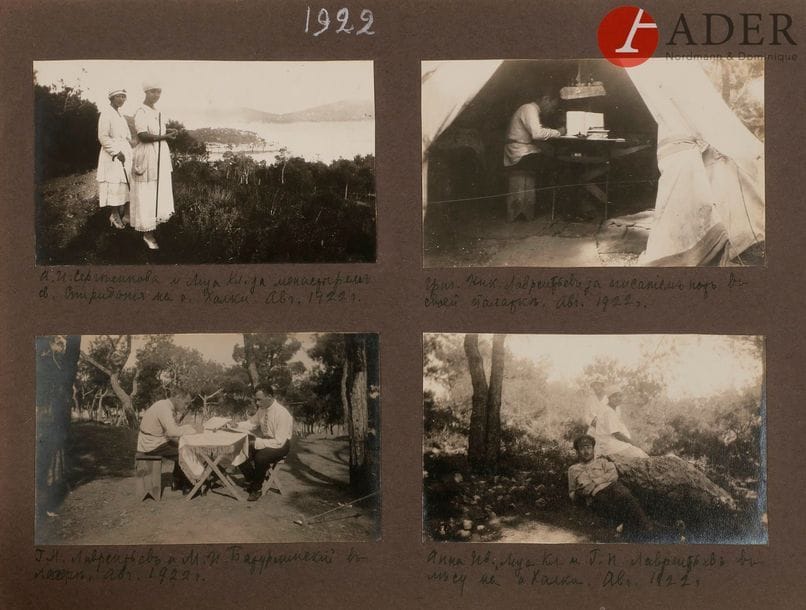 Trois albums de photographies provenant de la famille CLODT von JÜRGENSBURG. 
1918 - 1922
1) Album de 24 photographies dont 19 annotées. Poltava, Odessa et Akkerman. 1918 - 1919.
V classe du lycée de filles de Natalia Alexandrovna Staritzkaya (1873 - 1960), fille d’Alexandre Pavlovitch Staritzky. Poltava, printemps 1918. Photographie de groupe devant la villa Oustoupny, été 1917 (sans doute Oustoupny-Glouchko). La villa de Weinstein sur le boulevard Français à Odessa achetée vers 1915 à Alexandre Isaakovitch Brun (Broun). La villa du général Andreï Dmitrievich Martynov, commandant le régiment des cosaques de l’Ataman de la Garde et de sa femme Ariada Konstantinovna née Papoudova (la villa appartenait précédemment à son père). Une photographie de groupe avec Lioubov Kouris à l’hiver 1918-1919. Une photographie de groupe devant la rotonde de la villa Weinstein avec le colonel Sergueï Karlovitch Heinrichsen du régiment Pavlovsky de la Garde à l’hiver 1918 - 1919. Deux vues sur la rue de Marazli depuis le balcon de l’appartement de Sergueï Karlovitch de Antonini et de son frère Mikhaïl. Une série de photographies chez Nikolaï Ivanovitch Gozalov et sa famille à Akkerman (N. K. Gozalov, (1875 - ?), aspirant d’artillerie de réserve, viticulteur et vigneron, victime des répressions des années 30).
Dimensions des photographies : 10,5 x 6,5 cm et 6,5 x 10,5 cm, 4 x 6,5 cm et 6,5 x 4 cm
2) Deux albums de photographies sur l’île de Chalki (Heybeliada actuellement, une des îles des Princes). 1920 - 1922.
Environ 140 photographies retraçant la vie des émigrés russes sur l’île de Chalki.
Parmi les personnes figurant sur les photographies : le patriarche Mélétios IV (Métaxakis, 1871 - 1935), les archevêques Théophane (Vassili Dmitrievitch Bystrov, 1872 - 1940) et Anastase (Alexandre Alexeïevitch Gribanovsky, 1873 - 1965), l’évêque Séraphin (Nicolas Borissovitch Sobelev, 1881 - 1950), l’archiprêtre Dorimedont (Dorimedont Gueorguevitch Tverdy, 1847 - 1923), le gé