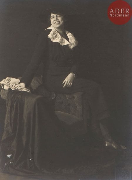 Frantisek Drtikol (1883-1961)
Ervina Kupferova, 1919.
Épreuve argentique d’époque. Timbre sec daté en bas à droite.
22,5 x 16,3 cm